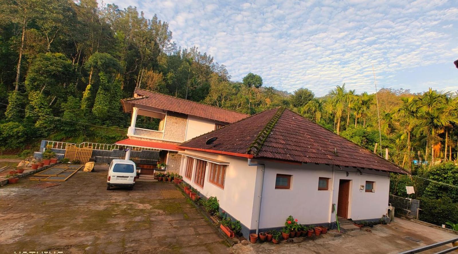 Coorg Divine Spark Home Stay Suntikoppa Dış mekan fotoğraf